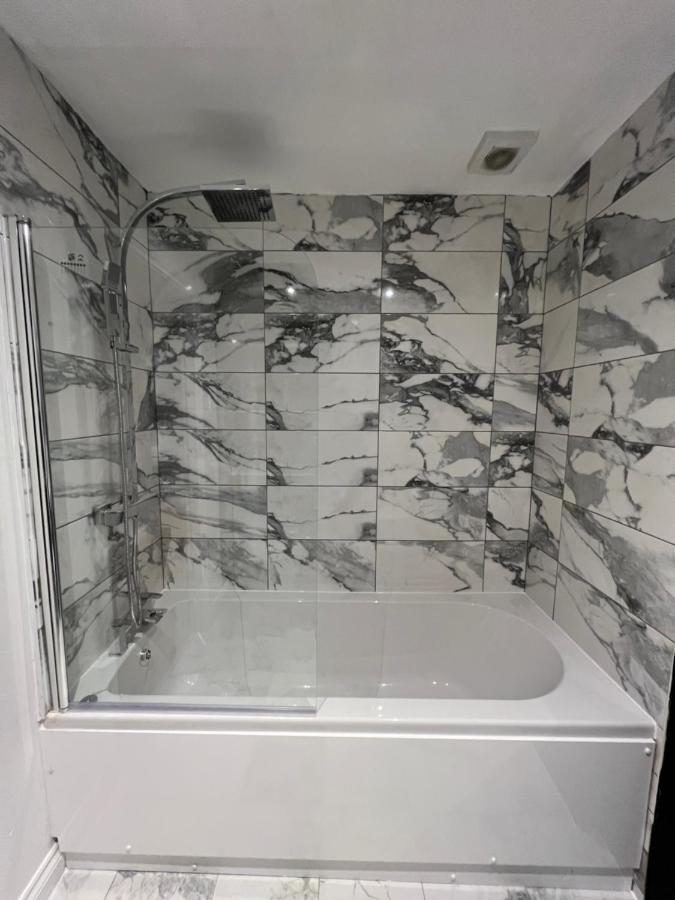 Modern 2 Bedroom Aesthetic Apt Манчестер Экстерьер фото